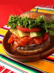 大人気の“アボカドバーガー”が夏限定でスパイシーな美味しさで登場 「アボカドスパイシーバーガー」ー ...