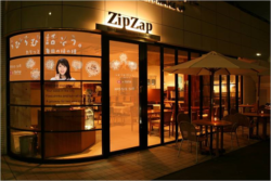 カリッカリッと会話が弾む！ちびちび話そう。　 「亀田の柿の種」オリジナルカフェが登場　 カリッと亀 ...