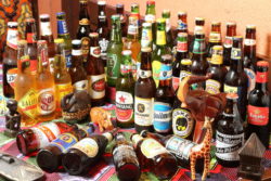 厳選40種類の海外ビールとサクサククリスピーの “生ハムとモッツァレラチーズのピザ”が食べ飲み放題！  ...